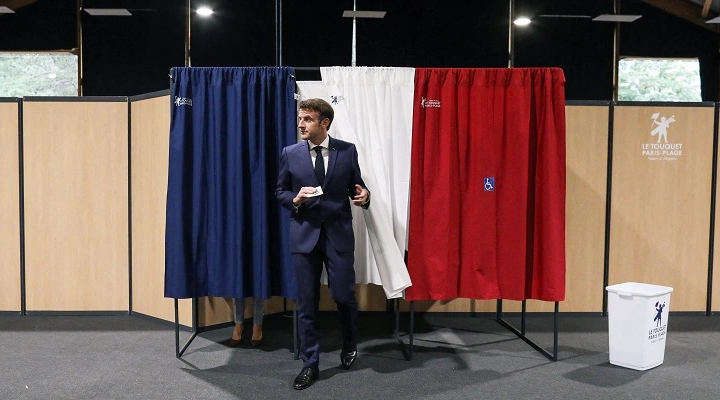 FRENCH PRESIDENT EMMANUEL MACRON AT A POLLING STATION FOR THE FRENCH PARLIAMENTARY ELECTIONS ON JUNE 19 (IMAGE: ABAC/POOL/STÉPHANE LEMOUTON)